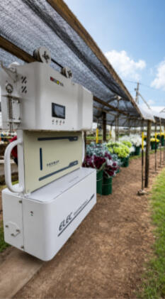 Automated spraying system working in a horticulture greenhouse.